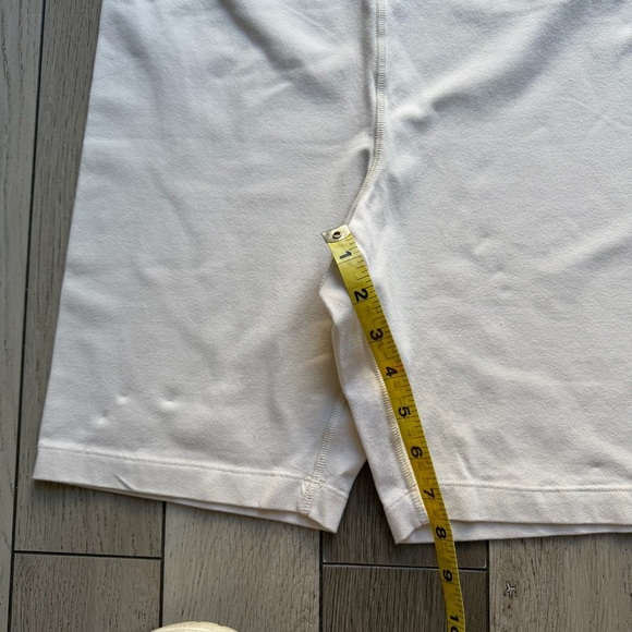 Essentials Cream Bikeshort - Picture 6 of 7